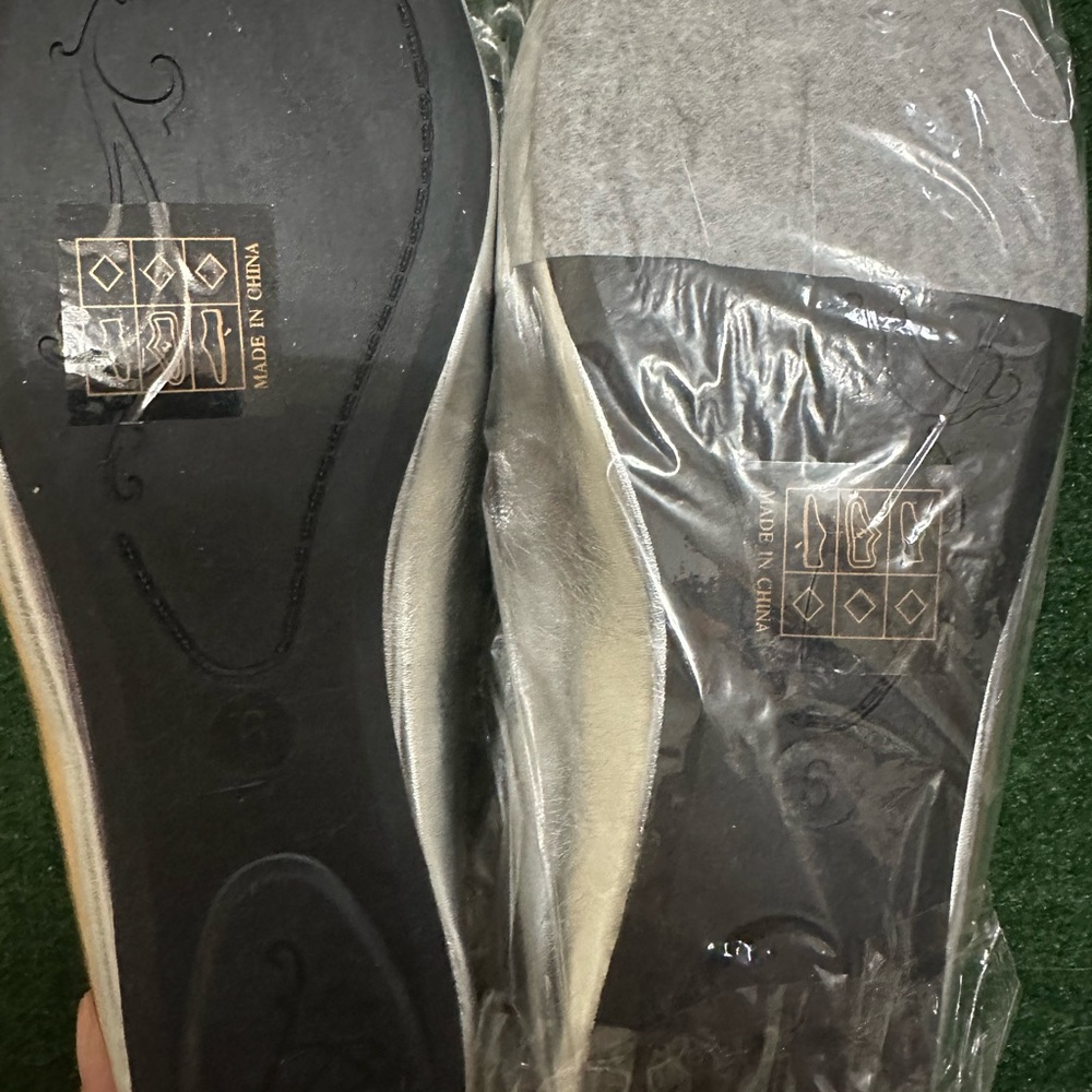 Metallic silver flats - Picture 5 of 8